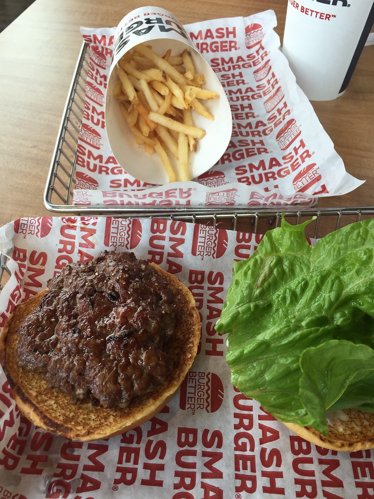Burger Clásica — torta angus con queso y barbacoa